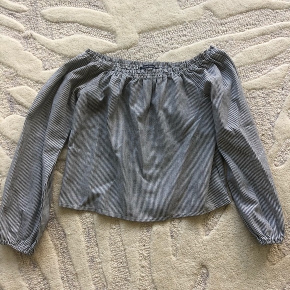 Brandy Melville off the shoulder top - Picture 4 of 6